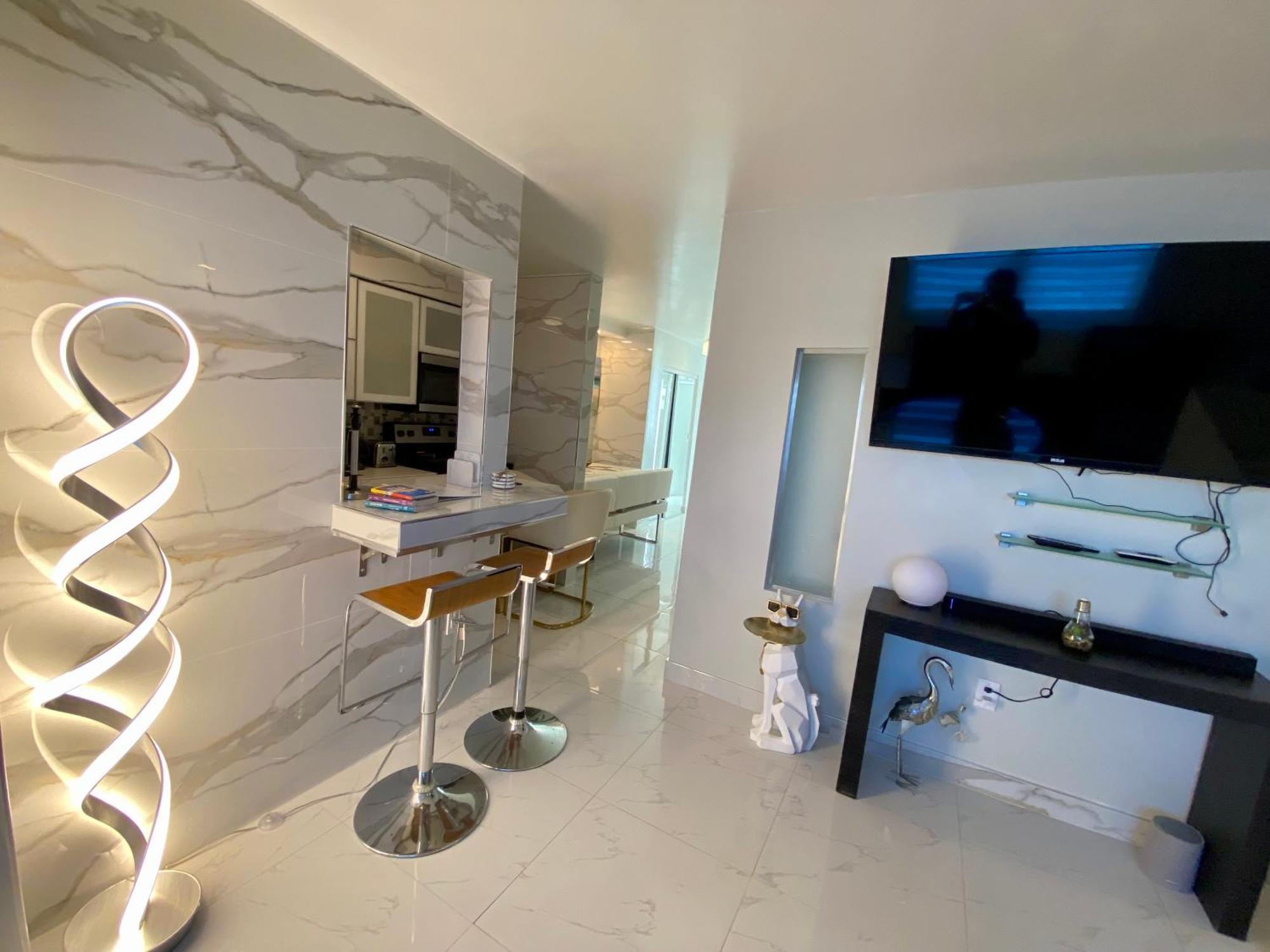 Luxurious Remodeled Direct Waterfront Apartment With Miami Skyline View And Outdoor Terrace Free Parking 5Min Drive To Маями Бийч Екстериор снимка