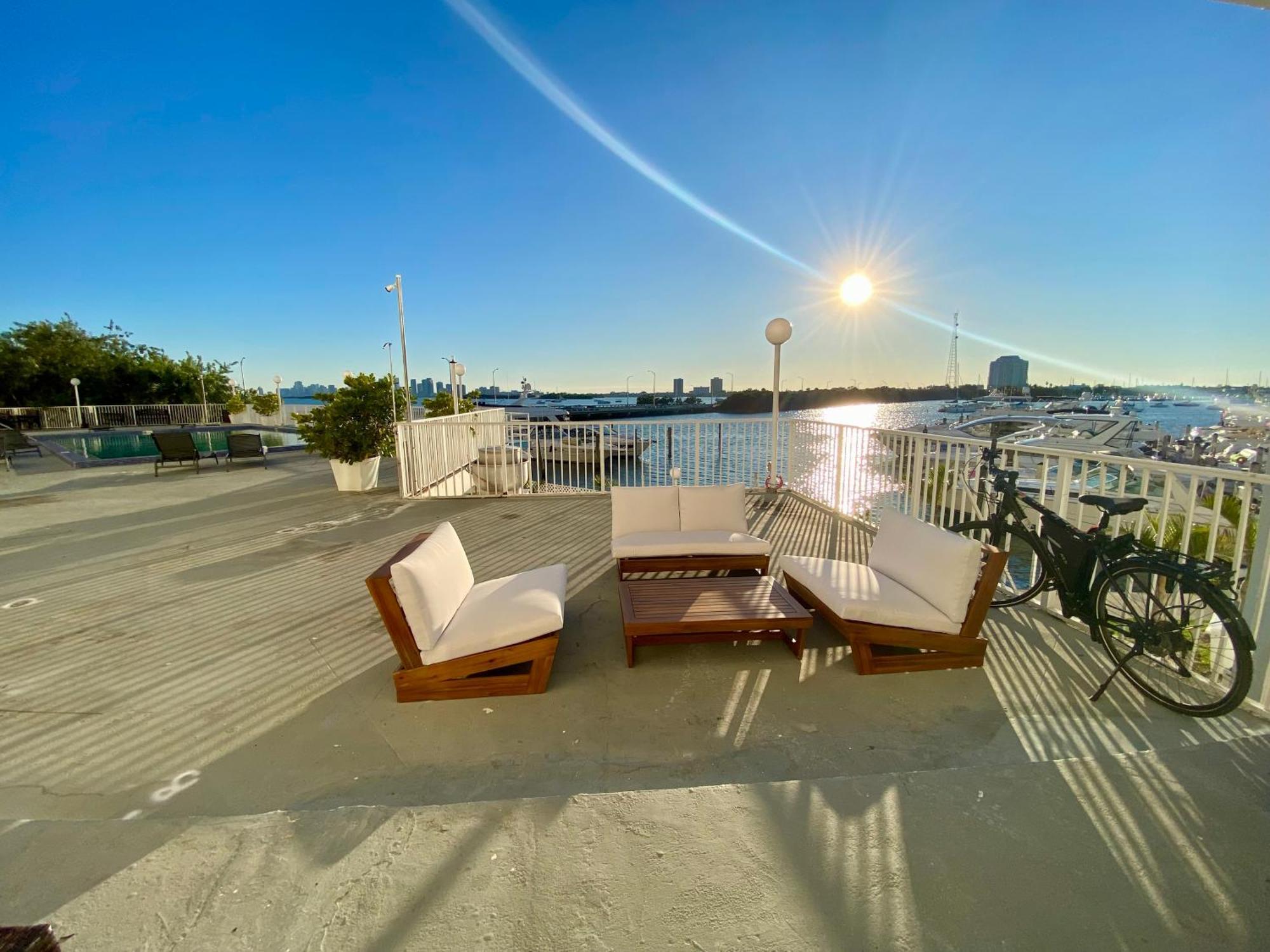 Luxurious Remodeled Direct Waterfront Apartment With Miami Skyline View And Outdoor Terrace Free Parking 5Min Drive To Маями Бийч Екстериор снимка