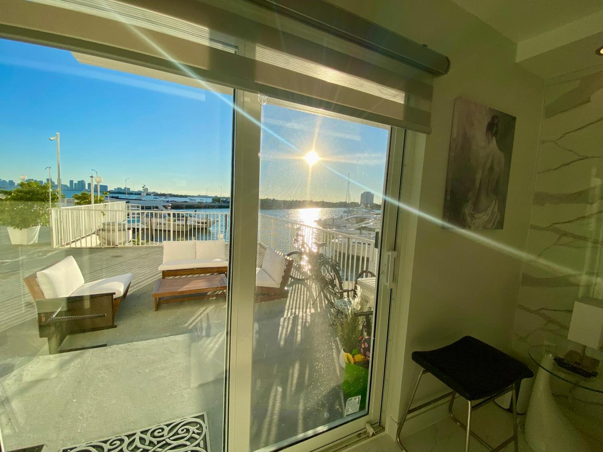 Luxurious Remodeled Direct Waterfront Apartment With Miami Skyline View And Outdoor Terrace Free Parking 5Min Drive To Маями Бийч Екстериор снимка