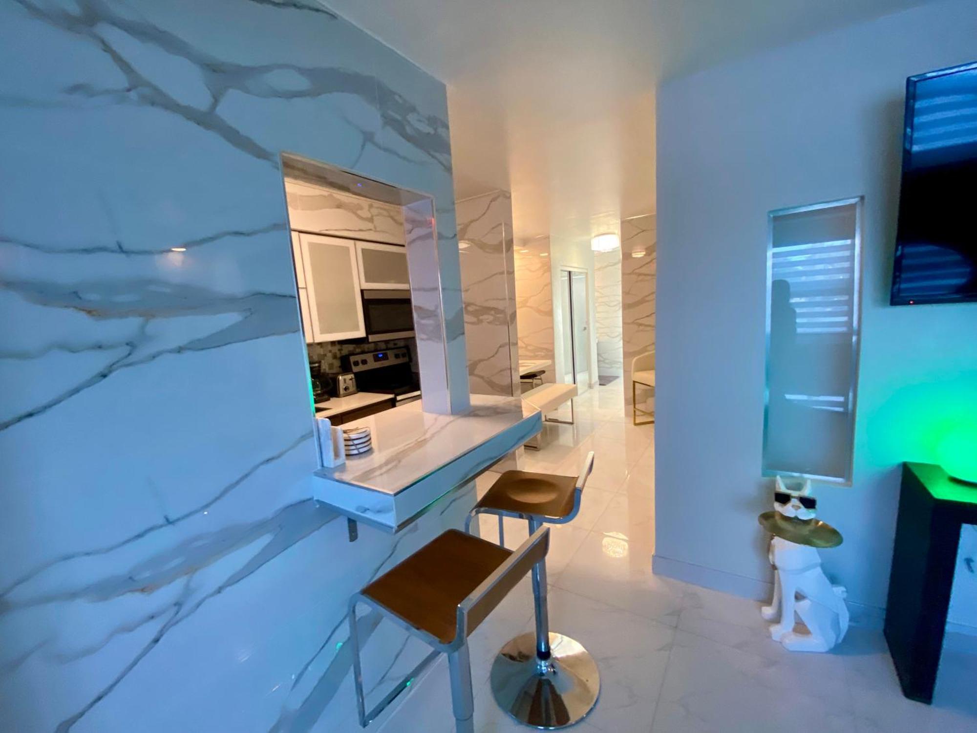 Luxurious Remodeled Direct Waterfront Apartment With Miami Skyline View And Outdoor Terrace Free Parking 5Min Drive To Маями Бийч Екстериор снимка