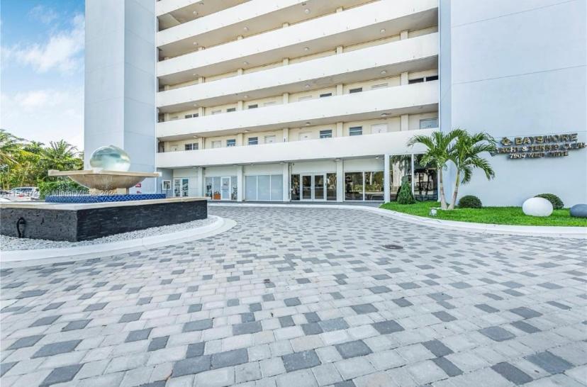 Luxurious Remodeled Direct Waterfront Apartment With Miami Skyline View And Outdoor Terrace Free Parking 5Min Drive To Маями Бийч Екстериор снимка